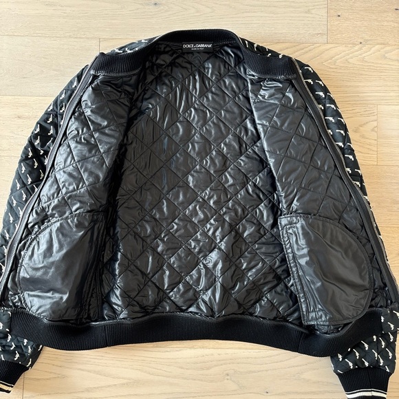 Dolce & Gabbana Men’s Pistol Print Quilted Bomber Jacket - Picture 6 of 6